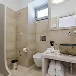 Venetian 2 *